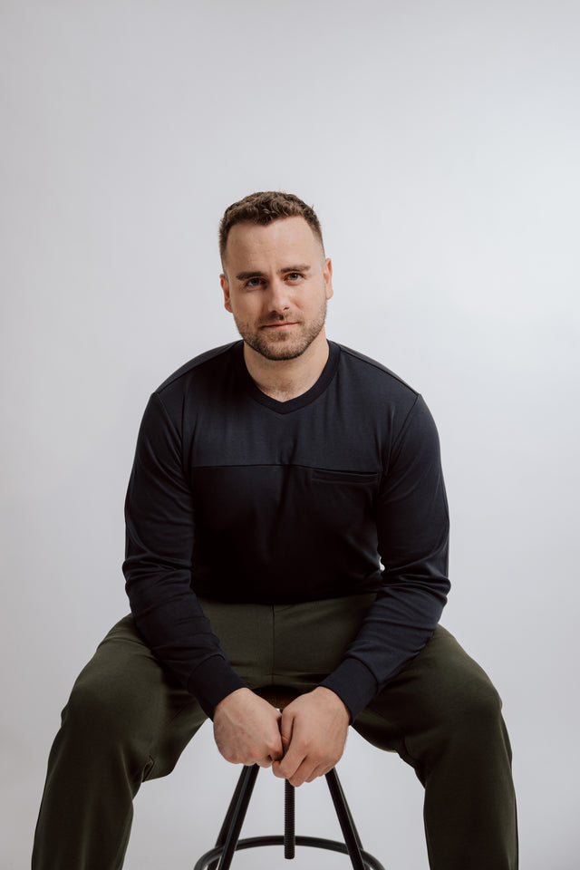 Long Sleeves V-Neck